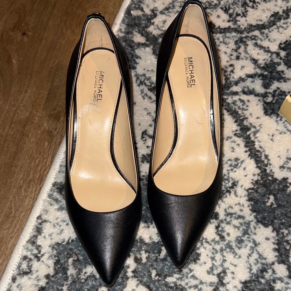Michael Kors- Black Leather Pump (sz 7.5)